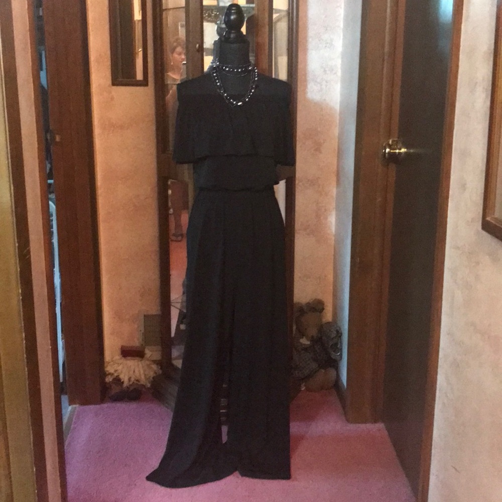 Sexy G.I.L.I. off-the-shoulder pantsuit